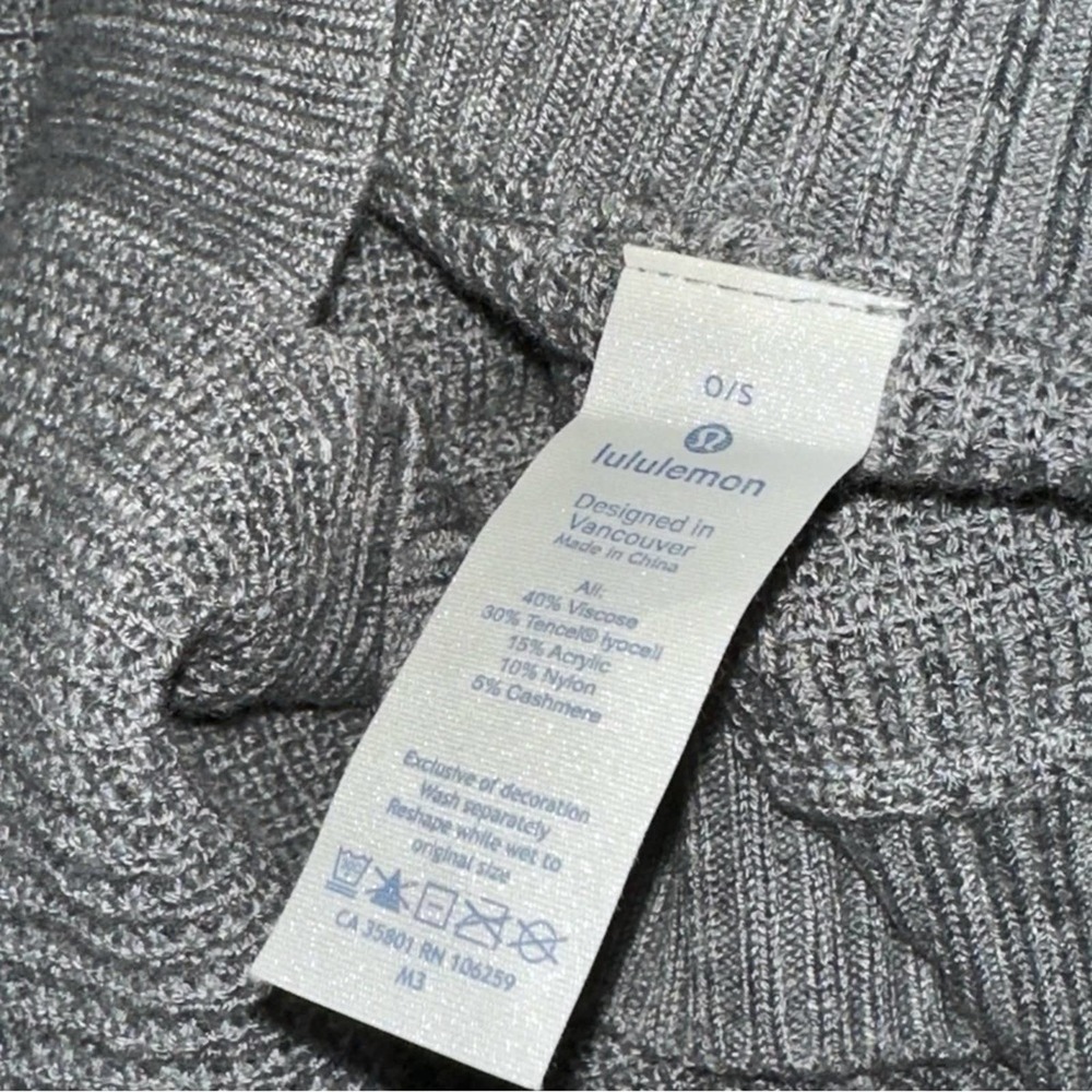 Lululemon - Forward Flow Poncho, in light gray, O/S, EUC, Cashmere blend - Picture 9 of 11